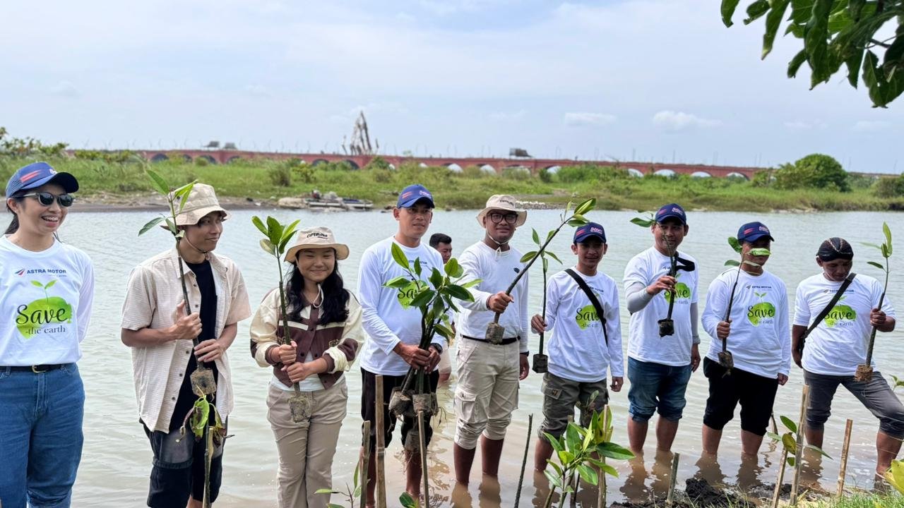 Astra Motor Yogyakarta berkolaborasi dengan Yayasan Ciptaloka Foundation melalui program TUMBUH untuk melakukan penanaman mangrove dan aksi bersih pantai di Pantai Pandansimo, Bantul. Kegiatan ini bertujuan menjaga ekosistem pesisir dan meningkatkan kepedulian lingkungan generasi muda.