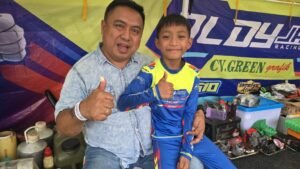 Giovani Gilbert memulai tantangan baru di kelas Mini Moto Sport 160 pada Pertamax Turbo MotoPrix 2026 Seri 2 Boyolali. Bersama Aldy Jaya Racing Team, ia membidik finis lima besar pada debutnya di kelas tersebut.