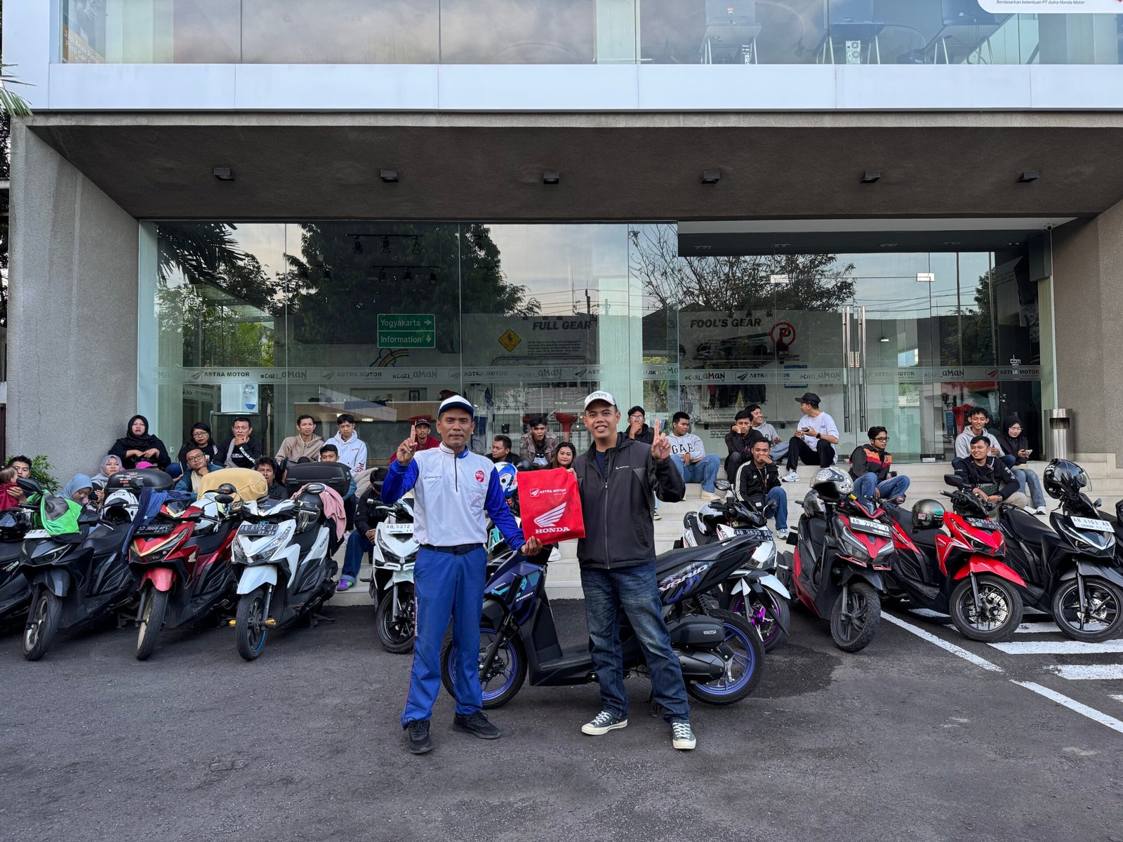 Honda Community Yogyakarta bersama Astra Motor Yogyakarta meramaikan Laki Code 2026 di JEC dengan riding, talkshow inspiratif, dan aktivitas komunitas. Acara ini menjadi wadah kreativitas dan solidaritas bikers Honda di Yogyakarta, Kedu, dan Banyumas.