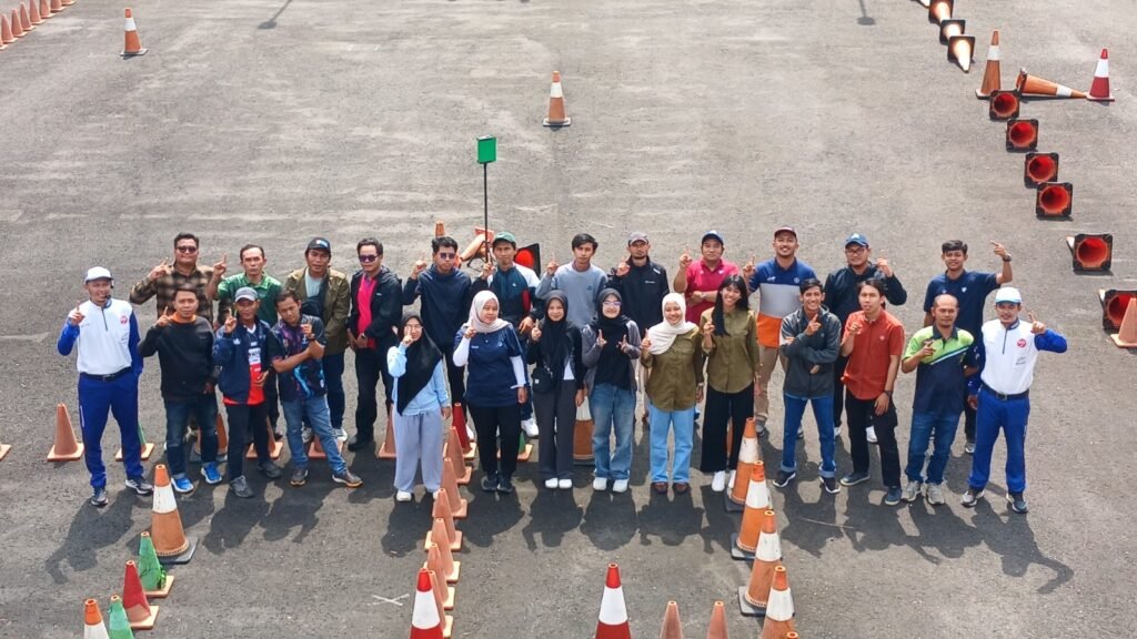 Astra Motor Yogyakarta dan PT Bayer Indonesia menggelar pelatihan safety riding bagi karyawan untuk membangun budaya keselamatan berkendara sebagai bagian dari lingkungan kerja dan perjalanan harian.