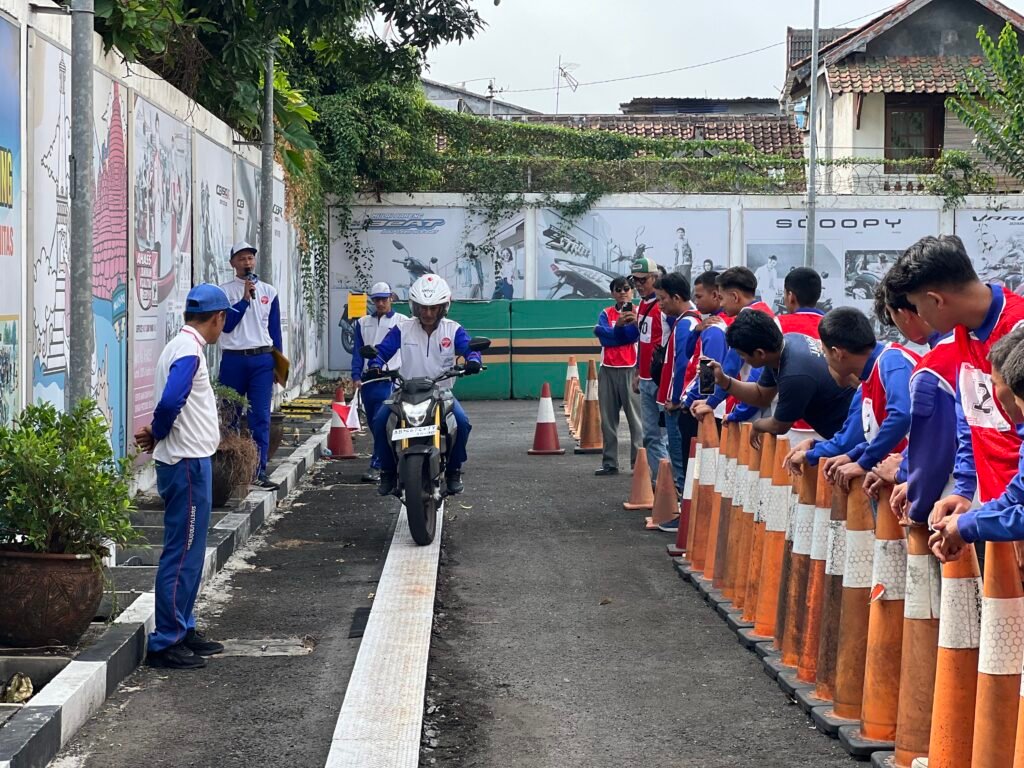 Astra Motor Yogyakarta menggelar Safety Riding Competition Regional 2026 sebagai upaya mencetak pelopor keselamatan berkendara dari komunitas Honda. Pemenang akan mewakili daerah di tingkat nasional.