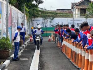 Astra Motor Yogyakarta menggelar Safety Riding Competition Regional 2026 sebagai upaya mencetak pelopor keselamatan berkendara dari komunitas Honda. Pemenang akan mewakili daerah di tingkat nasional.